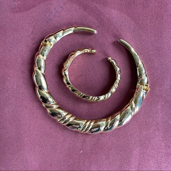 Vintage Gold Necklace and bracelet set - Picture 8 of 12